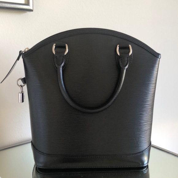 Louis Vuitton Handbags - Authentic Louis Vuitton Lockit in Epi Leather